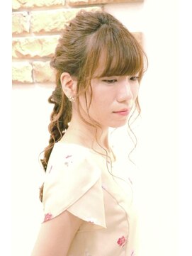 アクミィ(Acmi) ルーズな三つ編みお出かけスタイル