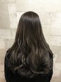 イズ(is) ブリーチをしないシンプルグレーベージュ。