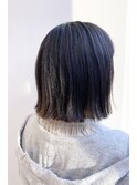 切りっぱなしボブ　インナーカラー