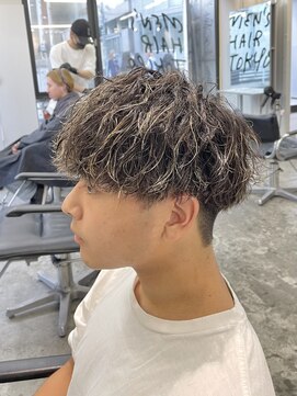 メンズヘアトーキョー 原宿(MEN'S HAIR TOKYO) 【ハイライトツイストスパイラルパーマ】刈り上げマッシュ
