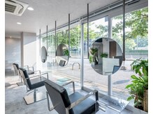 クプラ(Qpula)の雰囲気（大濠公園沿いの緑が見えるロケーションでゆったりと過ごせます）