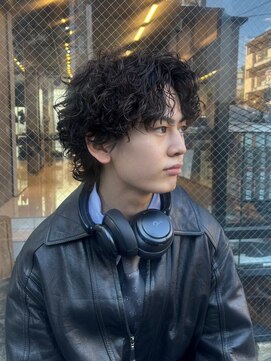 ビンゴ(BINGO) 2091フェザーショートバンク刈り上げセンターパート波打ちパーマ