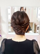 ヒャン(hyang)&nbsp;ねじりゆるふわシニヨン