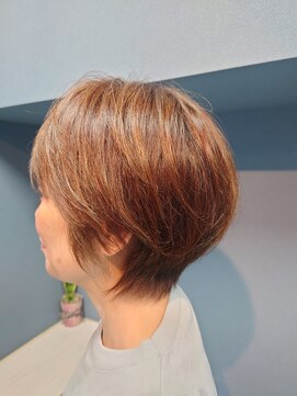 ヘアーメイク ヴァンセット HAIR & MAKE VINGT-SEPT ハンサムショート　ハイライトグレイヘア