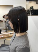 小顔見せミニボブ切りっぱなしボブくびれボブ前髪あり外はね丸み