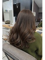プラスイズム ヴェレン(PLUSISM Velen) 柔らかベージュのロングレイヤー