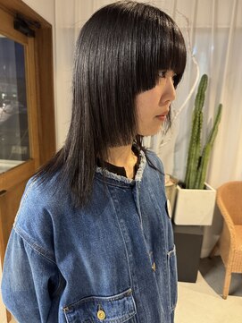 ニュード(niud) ステップカット