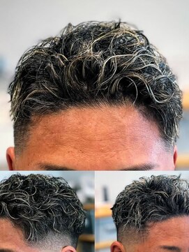 アマミカットクラブ(AMAMI CUT CLUB) スキンフェードのパーマとメッシュ