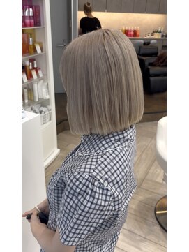 アヴァンス 広島本通店(AVANCE.) ホワイトベージュ×ボブ