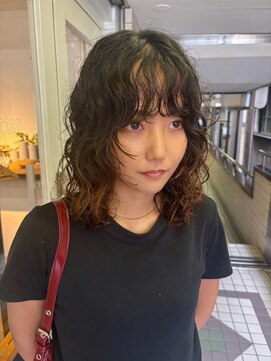 ベター(better) トレンドのミディアムレイヤーにウェーブパーマスタイル！