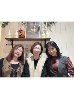 女性スタッフさんが穏やかな笑顔とおしゃれな店内でお出迎え♪カフェのような寛ぎ空間で癒しの時間を…◎