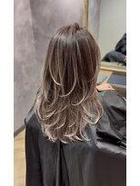 ラビマーニ 箕面店(Labimani)&nbsp;白髪ぼかし バレイヤージュ × レイヤーカット
