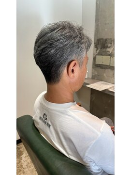 アルフレッド 瑞穂店(alfRed) 隠さず魅せる白髪が主役の大人ショートスタイル/瑞穂区/メンズ