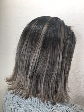 スリー(three.) 【three./スリー】伸ばしかけボブ(北浜/淀屋橋)