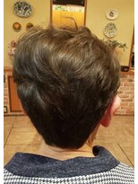 ヘアーアンドエステスタジオ モア&nbsp;アフロイアカラーショートスタイル