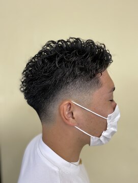 トラッド(TRAD) フェードカット×七三カーリーパーマ