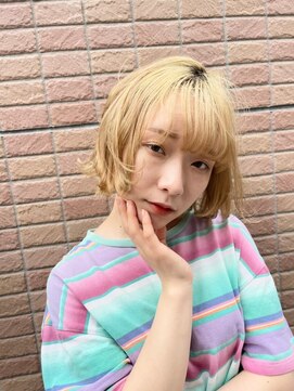 バズ ビー(BUZZ Bee) ミニボブ×ブロンドヘア