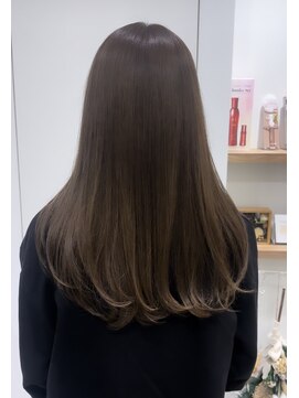 エイミー バイ ハセ(Aimee by HASE) 大人可愛いレイヤー × オリーブベージュ