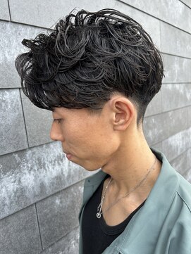 ヒュイル バイ ニアウ(Hwyl by Niau) メンズマッシュセンターパートスパイラルパーマニュアンスパーマ