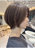 表参道丸みショートボブレイヤーカットアッシュグレー40代◯