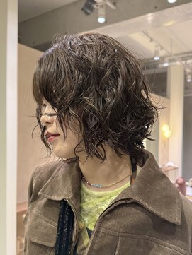 ヒイロ(hiilo.) 大きく跳ねる質感が可愛いバウンスパーマ