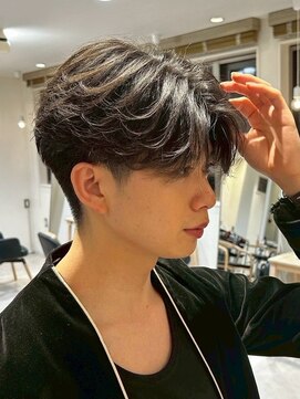 アイトーキョープラスシー 横浜(AI TOKYO+Sea) 横浜/高島町/フェザーパーマ/毛流れパーマ/センターパート