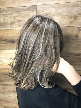 フォーク(FOLK) 恵比寿_外国人風3Dハイライト_レイヤーボブ_ブロンドベージュ