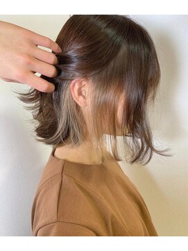 モルニ(MORNI) インナーカラー_マロンベージュ Aラインボブ かきあげ