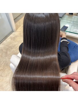 アイユー(ii+U) インスタ【toshishihair】髪質改善　透明感カラー　艶髪