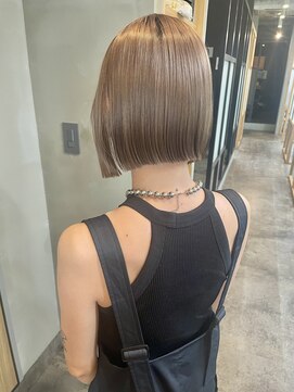 フレーム なんば店(FRAME) ●柔らかベージュ×ぷつっとミニボブ