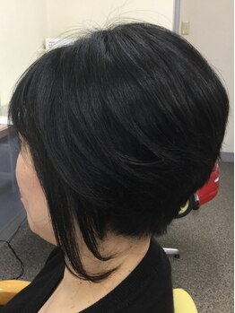 サクラ(Sakura)の写真/オーガニックヘナカラーなら髪・頭皮を労りながら美しい髪色に。ダメージを抑えつつ、白髪を染めたい方に◎