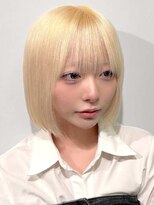 ルネラトーキョー(RUNERA TOKYO)&nbsp;ブロンドカラーホワイトカラーボブカット前髪ぱっつん髪質改善