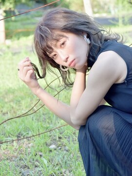 アンジェロ カリノ(Angelo Carino) 【綺麗＋可愛い】ミディアムウルフ＿グレージュ＊＿Oyamada