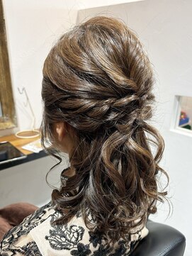 トンネルヘアー(Tunnel hair) ふわふわハーフアップ