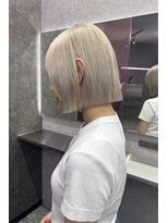 スライバイリアオオサカ(Sly By Ria OSAKA)&nbsp;ハイトーンボブ/ホワイトベージュ/ケアブリーチ【梅田/大阪】