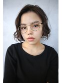 グレージュ ひし形シルエット 切りっぱなしボブ エアリー