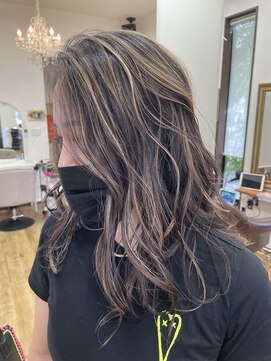 リリー ヘアーアンドビューティー(Lily) ハイライトカラー☆