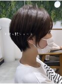 マッシュショートボブ/フェザーバング/カーキグレージュ