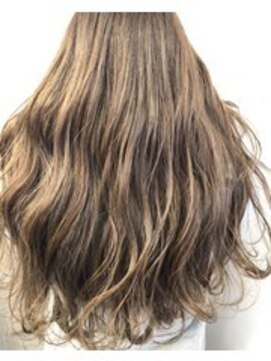 ニーゼロゼロナナ(2007) グレージュカラー ベージュカラー ミルクティーカラー