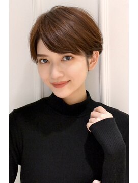 アイスバーグ(eyesburg) 20代30代40代大人美人マッシュショートレイヤーアッシュベージュ