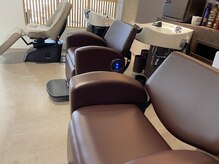 アンバイヘアー 蘇我店(and by hair)の雰囲気（ヘッドスパなど向けにフルフラットのシャンプー台もご用意）
