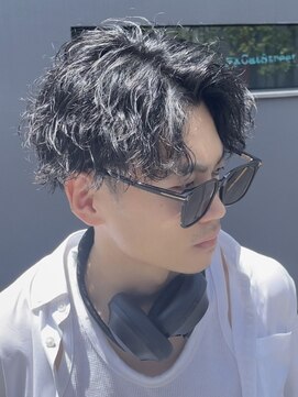 マグ カーネ バイ フィフス(Mag KANE by fifth) 松本センターパートツイストパーマ緩めシャドウパーマフェード