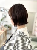 重めボブ切りっぱなしフェミニンオリーブブラウンで柔らかボブ