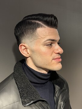 アルム 代官山 恵比寿(ARUIM) ビジネスショートフェードツーブロック刈り上げアップバング眉毛