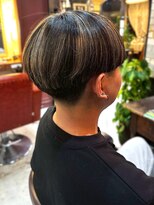 アンティカザサロン(antiqua THE SALON) 刈り上げ マッシュショート ハイライト アッシュブラウン 20代