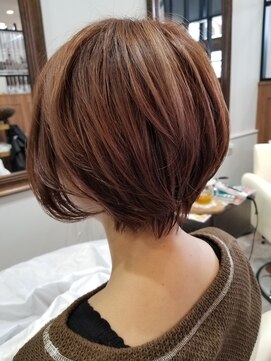 ハグエヴェック(HUG AVEC) 伸ばしかけの魅力的ショートボブ