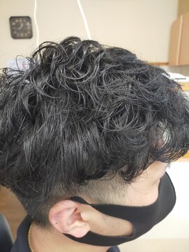 カットライン(CUT LINE) ツーブロックパーマスタイル