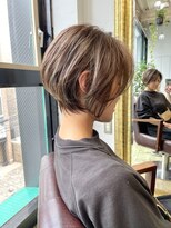 ヌード(NUDE) NUDE20代30代40代ウザバング 耳だしショート小顔補正立体カット