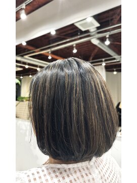 ムー(muu.) マエサガリボブ+レイヤー