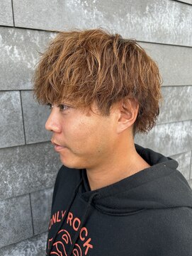 ヒュイル バイ ニアウ(Hwyl by Niau) ソフトツイストパーマショートウルフマッシュウルフツイスト